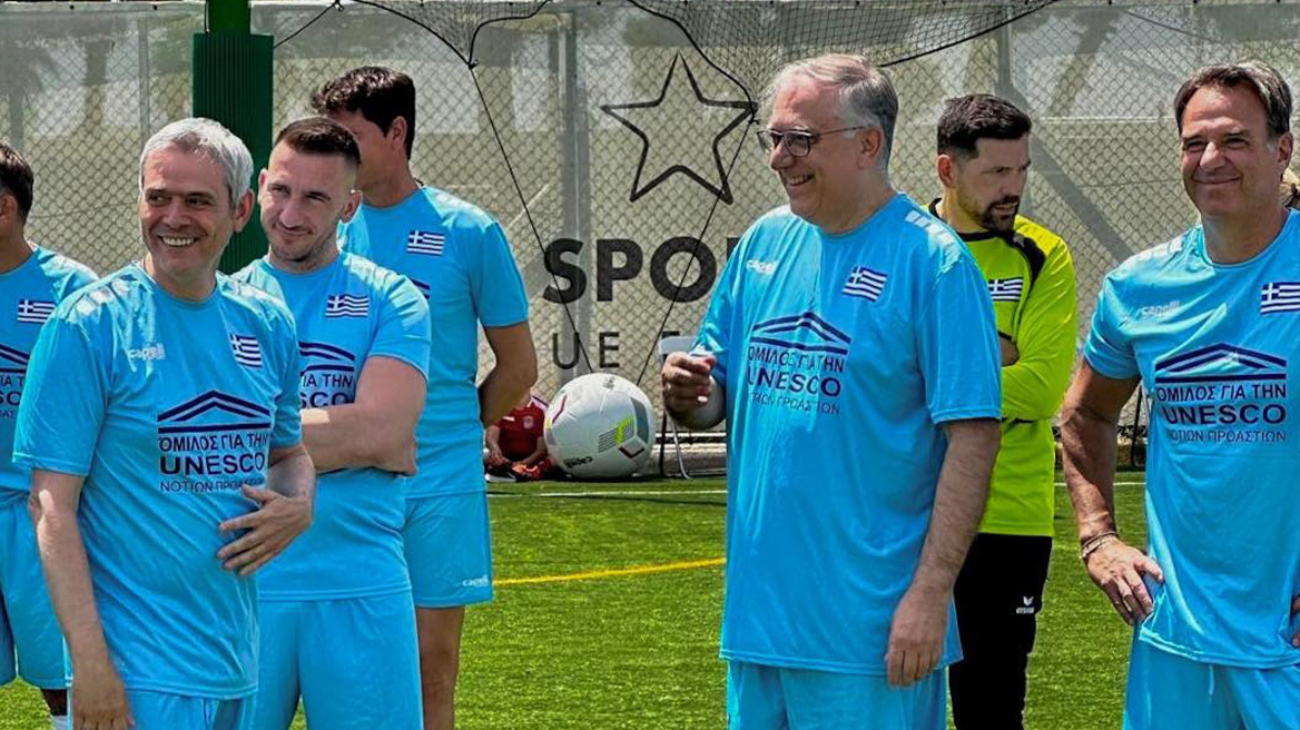 Με τη φανέλα της UNESCO έπαιξε μπάλα ο Τάκης Θεοδωρικάκος
