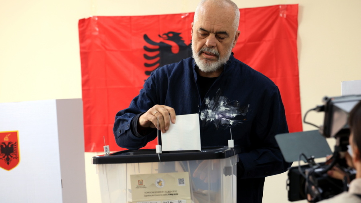 Αλβανία: Ο Ράμα «διορίζει» ρομπότ με τεχνητή νοημοσύνη σε θέση υπουργού για τον έλεγχο των δημοσίων συμβάσεων