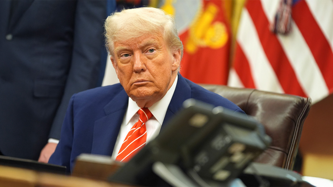 Financial Times: Εντολή Τραμπ στις αμερικανικές εταιρείες να σταματήσουν τις πωλήσεις λογισμικού για microchip στην Κίνα
