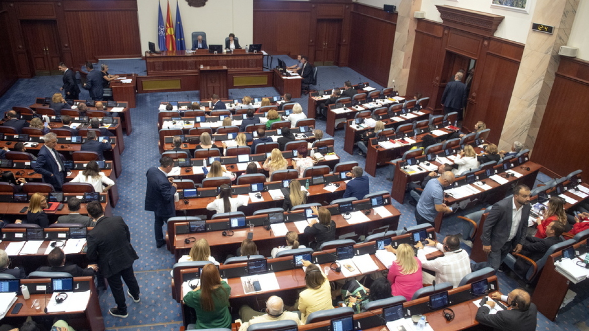 Εξελίξεις στη Βόρεια Μακεδονία: Το αλβανικό κόμμα του υπουργού Υγείας αποχωρεί από την κυβέρνηση