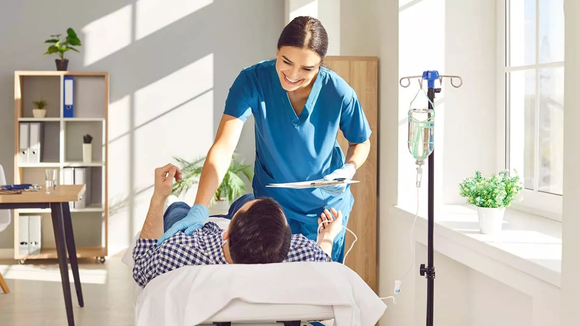 Νοσηλευτές: Κομβική η ενίσχυση της ευημερίας των επαγγελματιών υγείας
