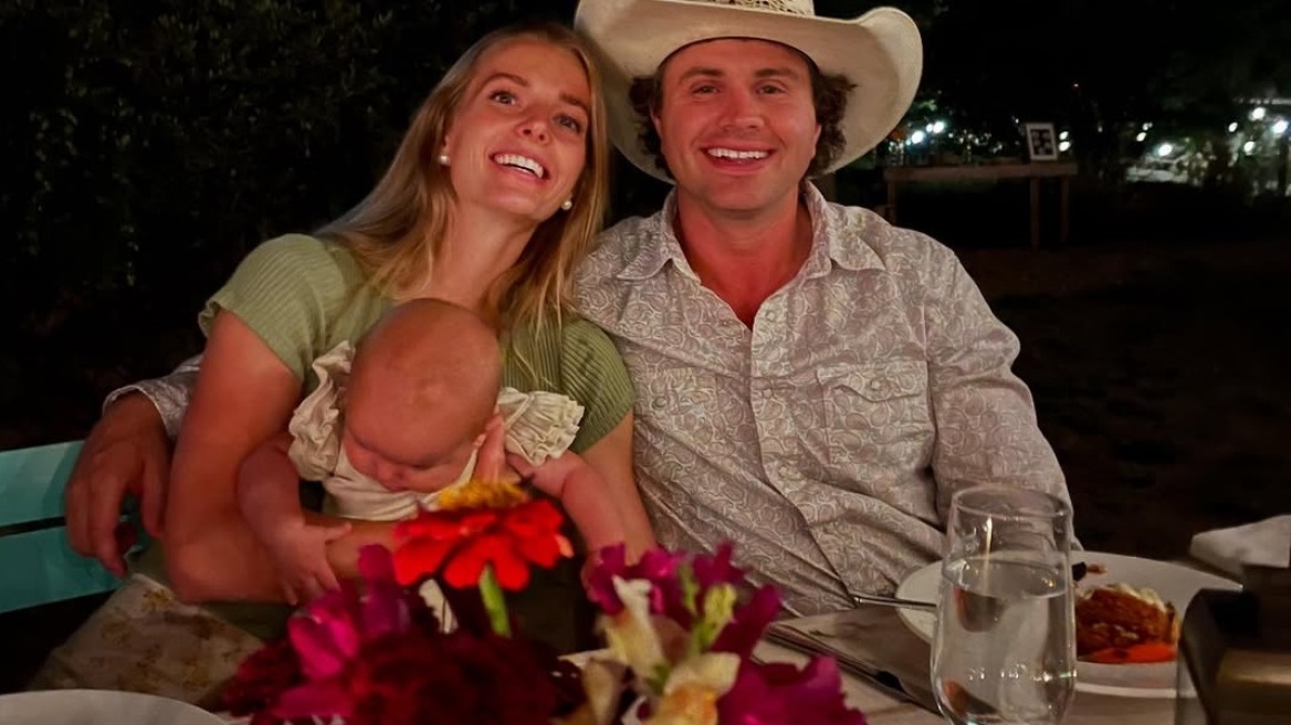 Στον πλανήτη της γυναικόσφαιρας όλες πρέπει να είμαστε λεπτές, γόνιμες, παραδοσιακές νοικοκυρές και μητέρες