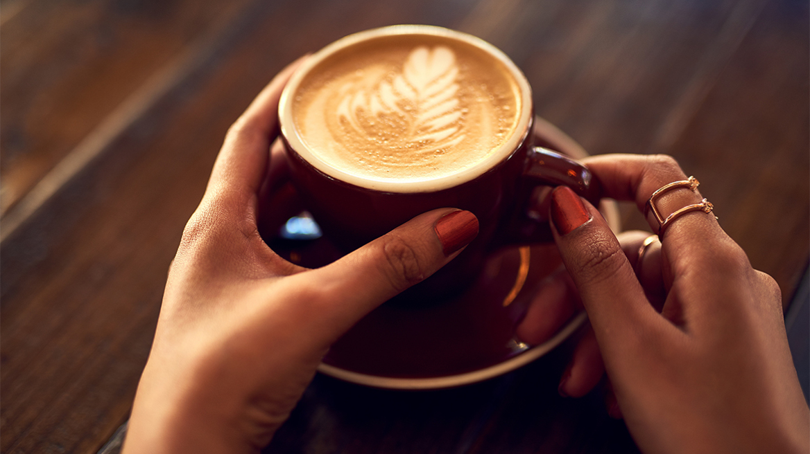 Nappuccino: Αυτή η νέα τάση που αλλάζει τον ύπνο μας