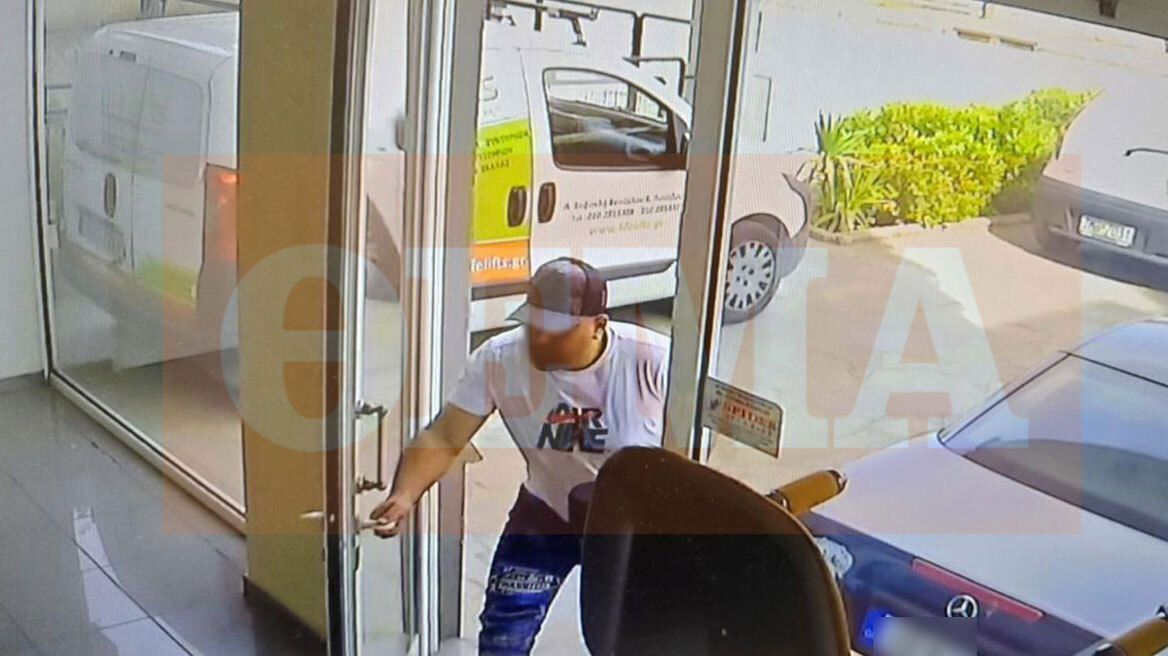 Νέα Φιλαδέλφεια: Έμπαιναν σε καταστήματα, υποδύονταν τους διανομείς φυλλαδίων και άρπαζαν τα κινητά υπαλλήλων και πελατών - Δείτε βίντεο