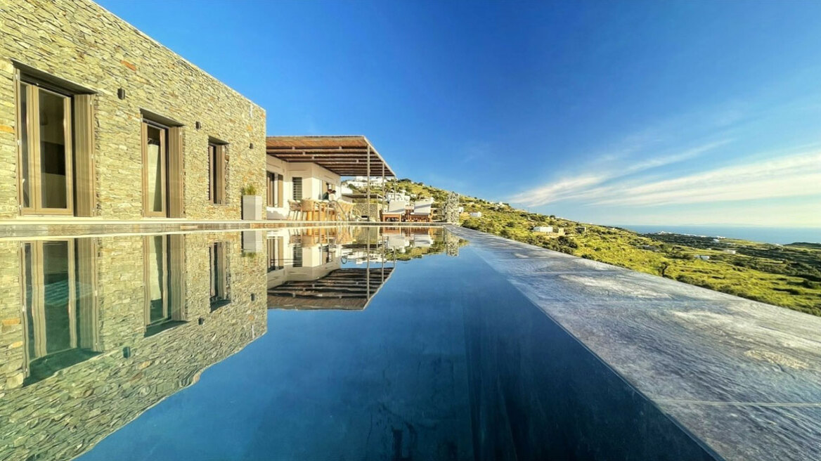 Σίφνος: Η Mythic Villa είναι ένα εντυπωσιακό καταφύγιο χαλάρωσης