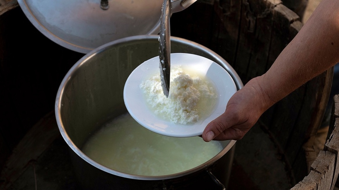 Στάκα: Η γεύση – σύμβολο της Κρήτης και πώς θα τη φτιάξετε στο σπίτι