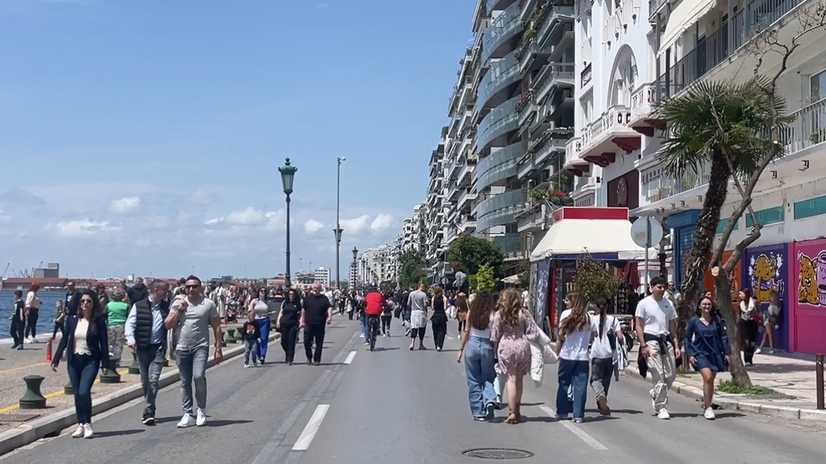 Η λεωφόρος Νίκης στη Θεσσαλονίκη μετατράπηκε σε πεζόδρομο - Δείτε βίντεο