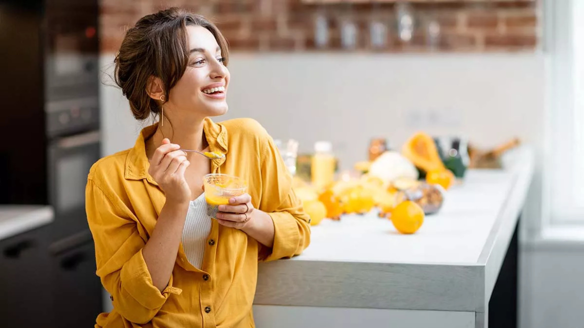 Ξέρετε πώς καταναλώνονται οι σπόροι chia και ο λιναρόσπορος; Τι να προσέξετε