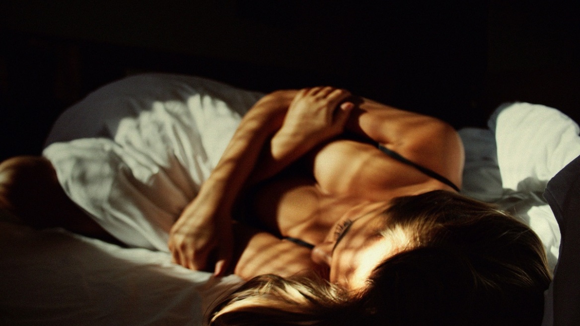 Ο παράξενος παράγοντας που μας προκαλεί αϋπνία, σύμφωνα με νέα έρευνα