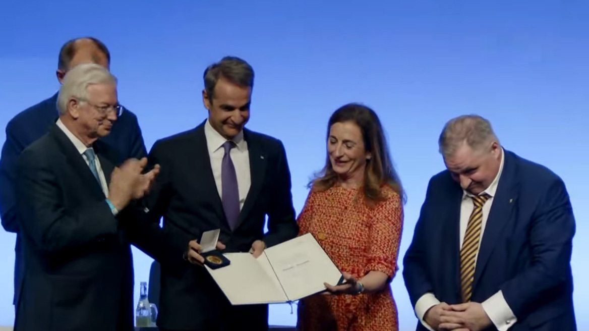 Βερολίνο: Η βράβευση Μητσοτάκη για την πορεία της ελληνικής οικονομίας: «Αυτή η αναγνώριση ανήκει στον ελληνικό λαό»