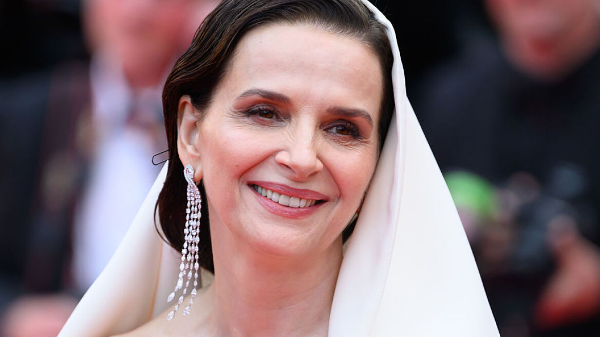 Φεστιβάλ Καννών 2025: Η εντυπωσιακή εμφάνιση της Ζιλιέτ Μπινός με Dior Haute Couture
