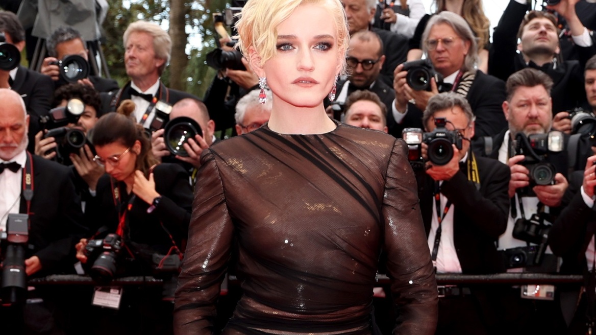 Φεστιβάλ Καννών 2025: Η Τζούλια Γκάρνερ εντυπωσιάζει με Gucci
