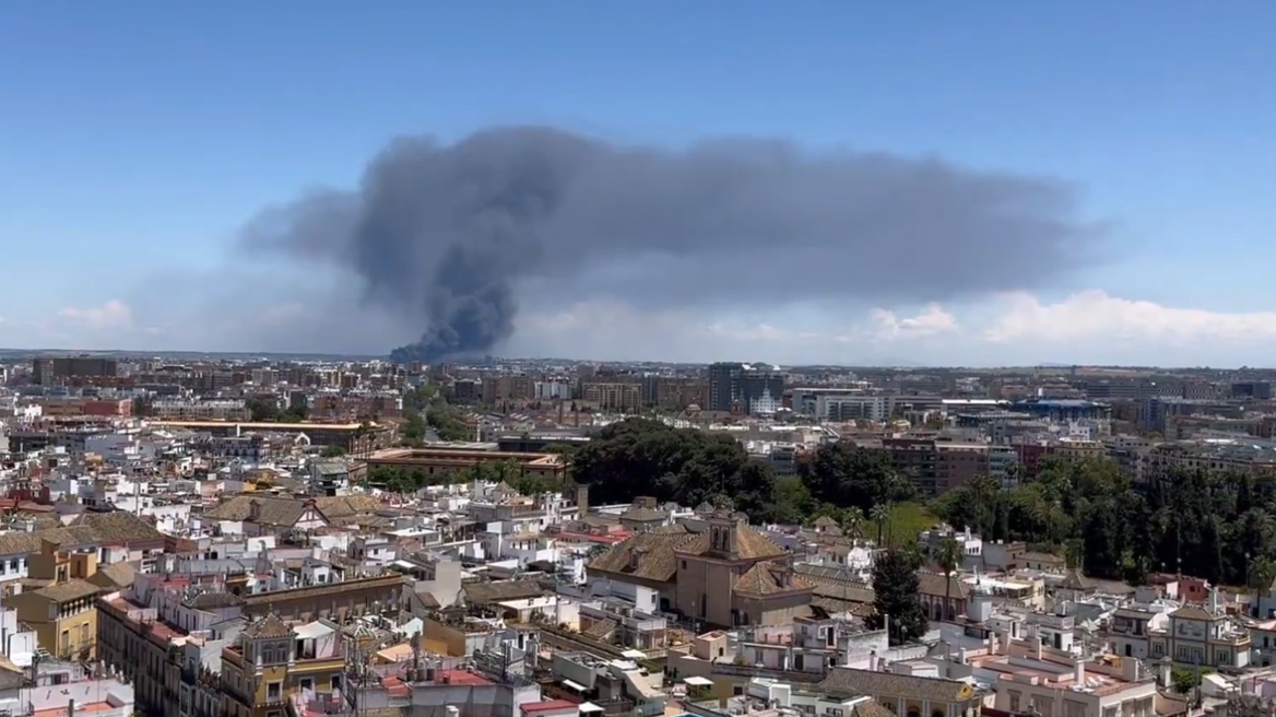 Φωτιά σε αποθήκη φύλαξης χημικών προϊόντων κοντά στη Σεβίλλη	
