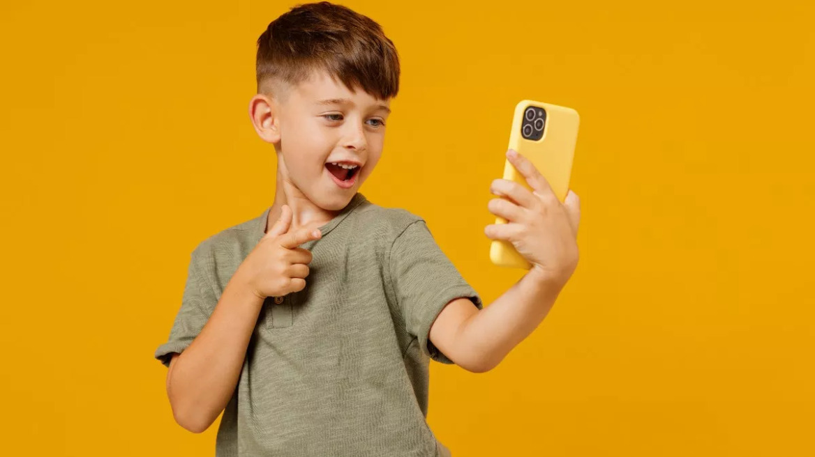 H Ελλάδα και τρεις ακόμη χώρες προωθούν την επαλήθευση ηλικίας για δημιουργία λογαριασμών social media
