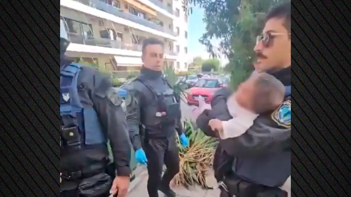 «Κέντρο, από τα ρούχα φαίνεται κοριτσάκι» - Το βίντεο της ΕΛΑΣ από τον εντοπισμό του μωρού στον Άλιμο