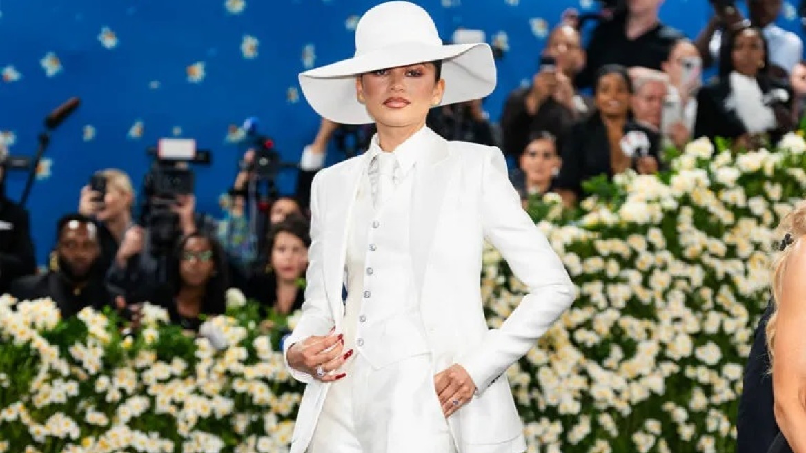 Η Zendaya έστειλε λουλούδια στην Anna Sawai, μετά το τυχαίο στυλιστικό ταίριασμά τους στο Met Gala
