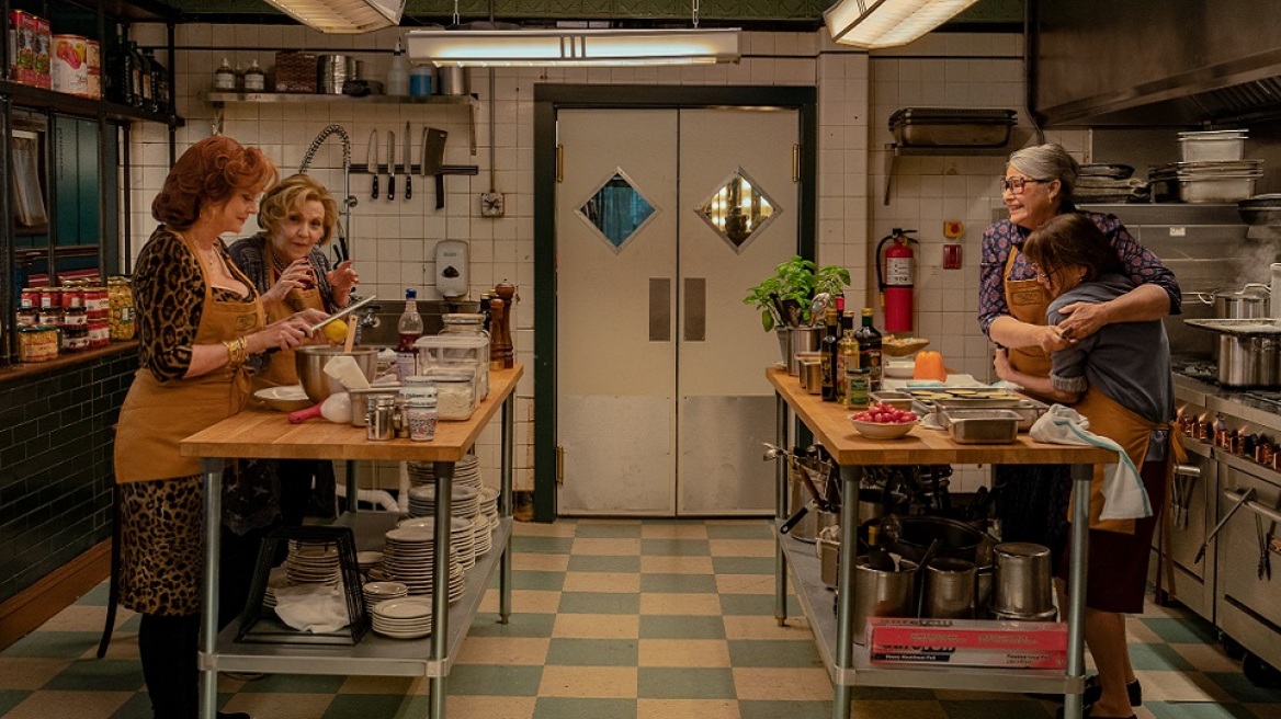 Nonnas: Η πραγματική ιστορία και η εμβληματική συνταγή των γιαγιάδων που κατέκτησαν το Netflix
