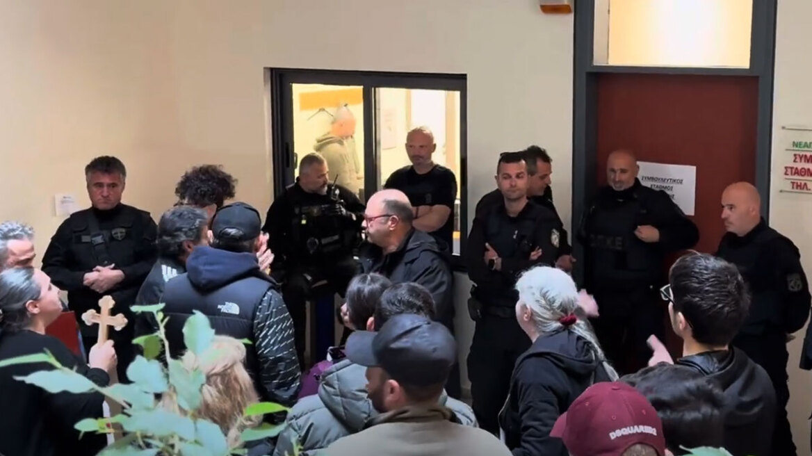 Θεσσαλονίκη: Μέλη εκκλησιαστικών οργανώσεων διέκοψαν εκδήλωση με τον Κατσαδιώτη - Βίντεο