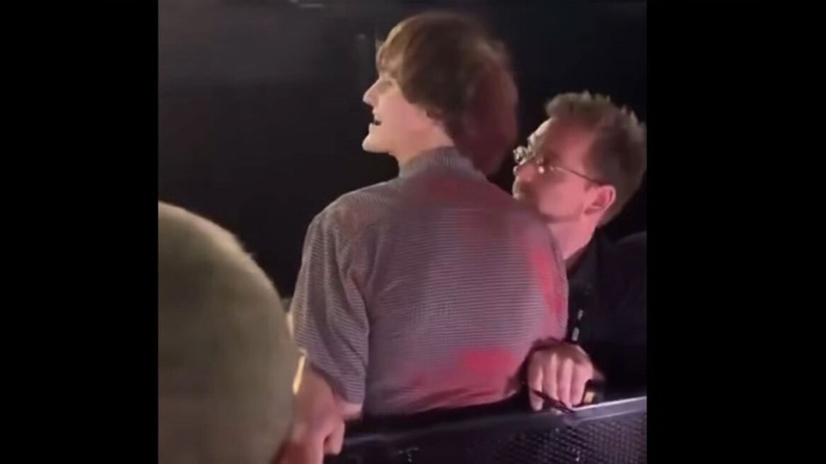 Eurovision 2025: Φίμωση και... σφαλιάρα σε νεαρό που φώναζε «Λευτεριά στην Παλαιστίνη» την ώρα που τραγουδούσε η Ισραηλινή (vid)