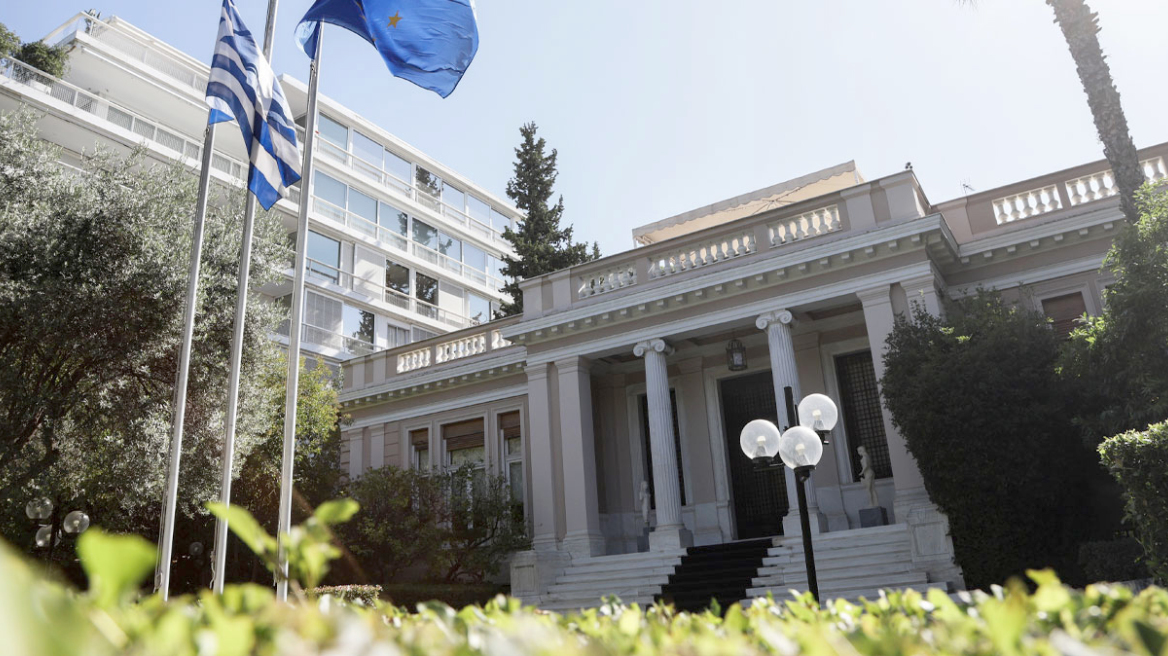 Η κυβέρνηση επιμένει σε θέματα καθημερινότητας που φέρνουν δημοσκοπική ανάκαμψη - Τα «σαμαράκια» στην πορεία και η Προανακριτική