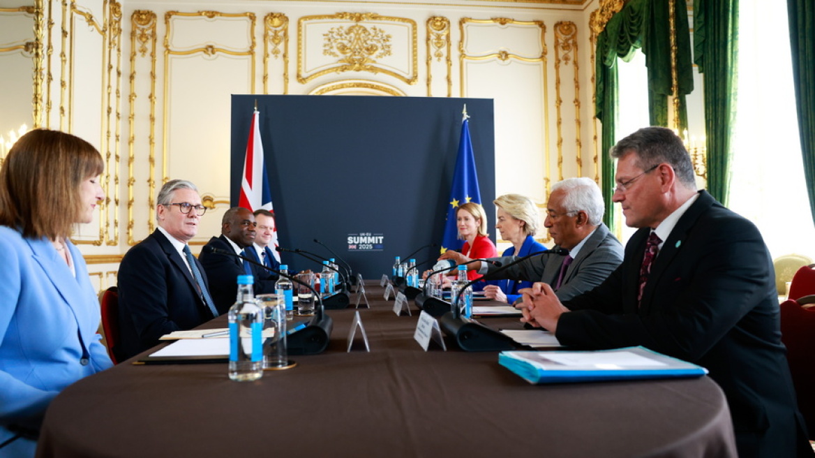 Βρετανία: Ο Στάρμερ χαιρέτισε την πρώτη συμφωνία ΕΕ-Λονδίνου μετά το Brexit 
