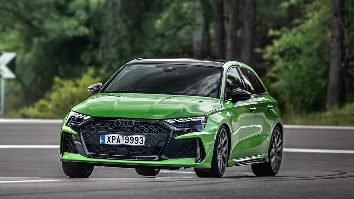 Δοκιμάζουμε το εκρηκτικό Audi RS 3 - Πόσο κοστίζει στην Ελλάδα;
