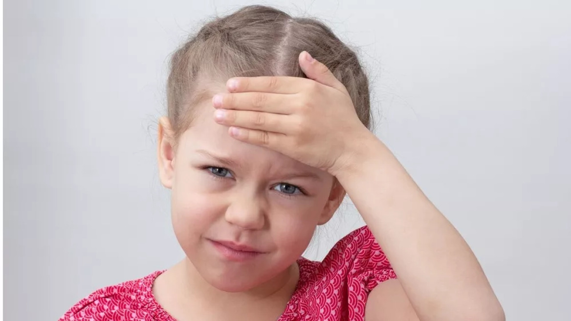 Ένας καθηγητής εξηγεί όλα όσα πρέπει να γνωρίζουμε για τη μηνιγγίτιδα – Τα συμπτώματα και η συσχέτιση με τις αναπνευστικές λοιμώξεις