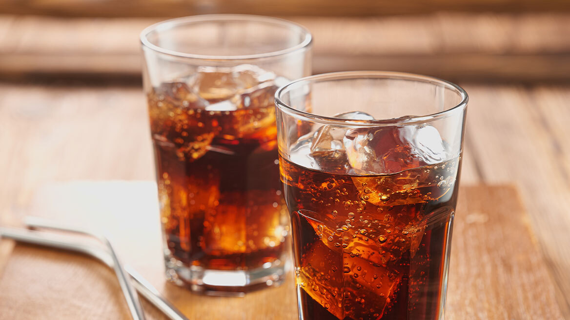 Έπινε 7 λίτρα αναψυκτικό κάθε μέρα για 10 χρόνια και είδε τρομακτικές επιπτώσεις στο σώμα του