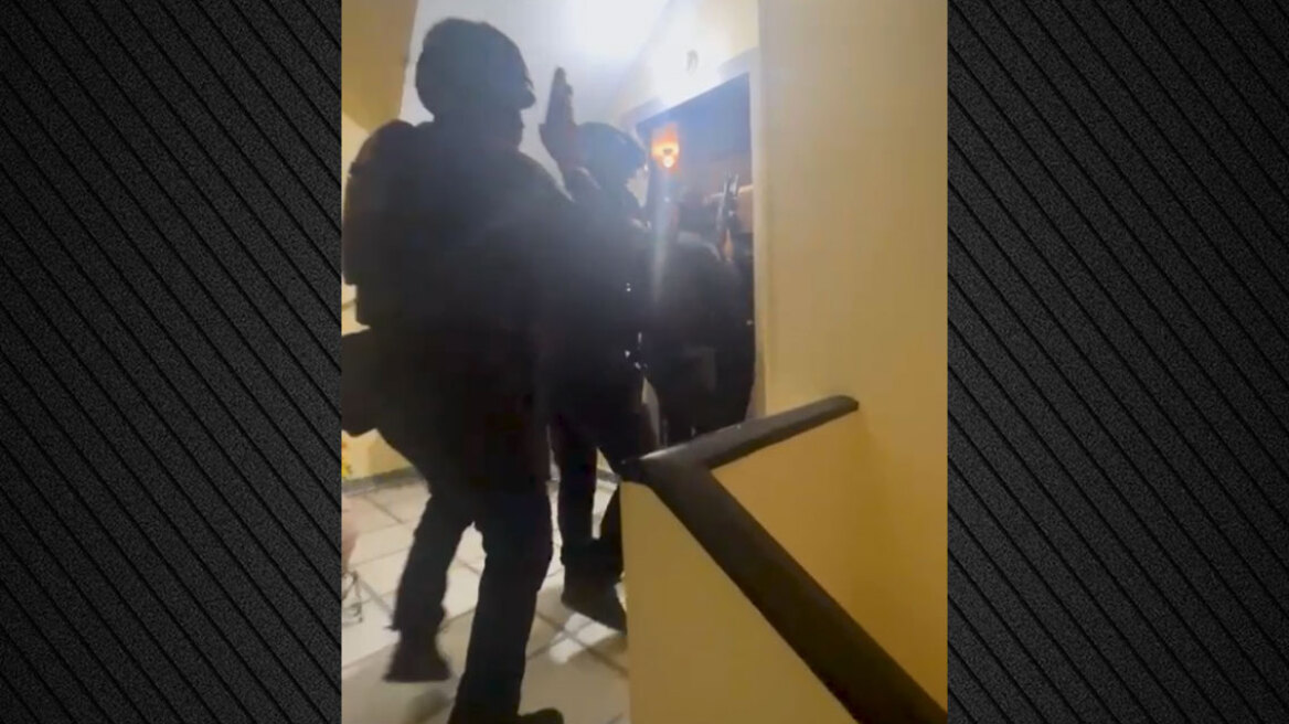 Βίντεο από την επιχείρηση «Κέρβερος» - Η έφοδος της ΕΛΑΣ σε διαμερίσματα των δουλεμπόρων στην Αθήνα