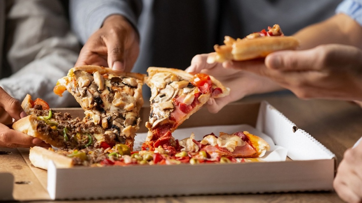 Final Four 2025: Βρήκαμε από πού θα πάρετε πίτσα, burger και σουβλάκι