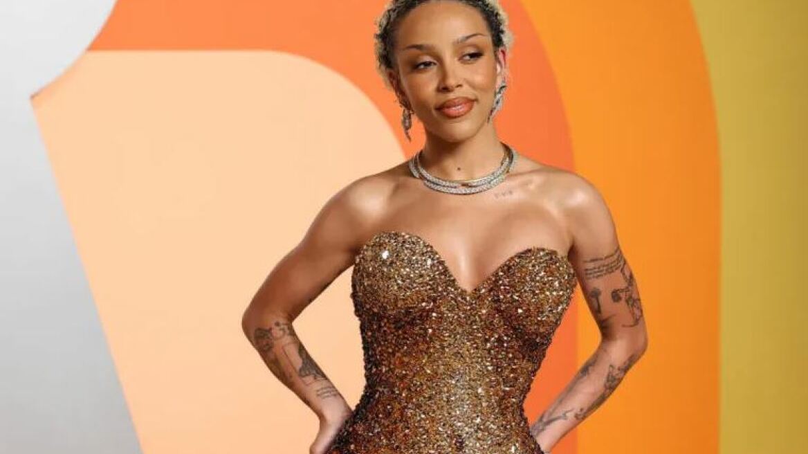 Η Doja Cat έγινε viral… ως πλεκτό λούτρινο κουκλάκι
