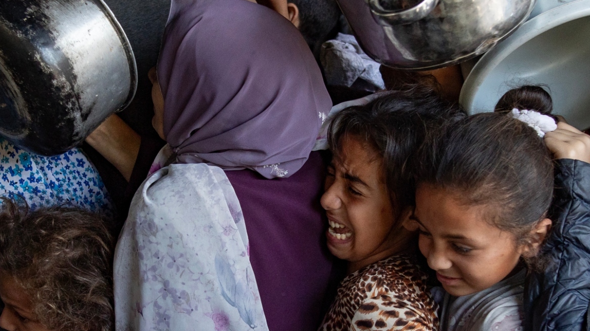 Γάζα: Το Ισραήλ επέτρεψε τη διέλευση φορτηγών με ανθρωπιστική βοήθεια – Τεράστιες οι ελλείψεις 
