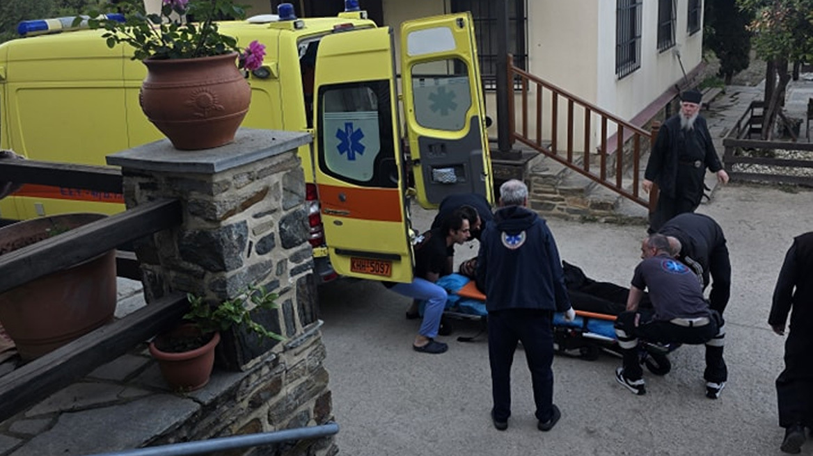Μοναχοί της Εσφιγμένου στο Άγιο Όρος καταγγέλλουν επίθεση με γροθιές από ρασοφόρους - Ένας τραυματίας
