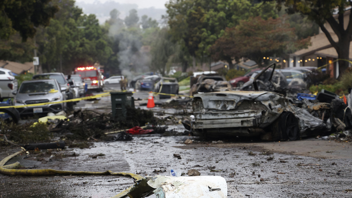 Για «πολλά θύματα» μιλούν οι Αρχές από την πτώση του μικρού αεροσκάφους σε γειτονιά του Σαν Ντιέγκο - Δείτε βίντεο
