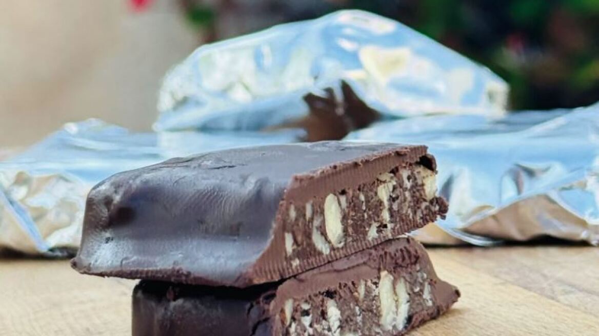 Το ζαχαροπλαστείο «Ντίνο» είναι ο λόγος που φθάνουμε μέχρι τους Αγίους Θεοδώρους για γλυκό