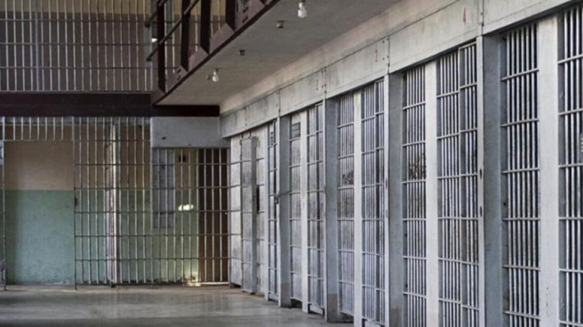 Απολογήθηκαν οι κρατούμενοι των φυλακών νέων Βόλου που έβαλαν φωτιά σε στρώματα - Είπαν ότι τους έκαναν bullying οι σωφρονιστικοί υπάλληλοι