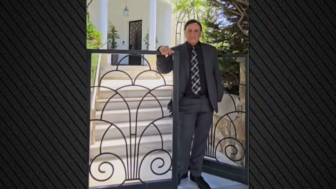 Κωνσταντίνου και Ελένης: 25 χρόνια μετά το φινάλε της σειράς, ο Χάρης Ρώμας επιστρέφει στο σπίτι που γυρίστηκε