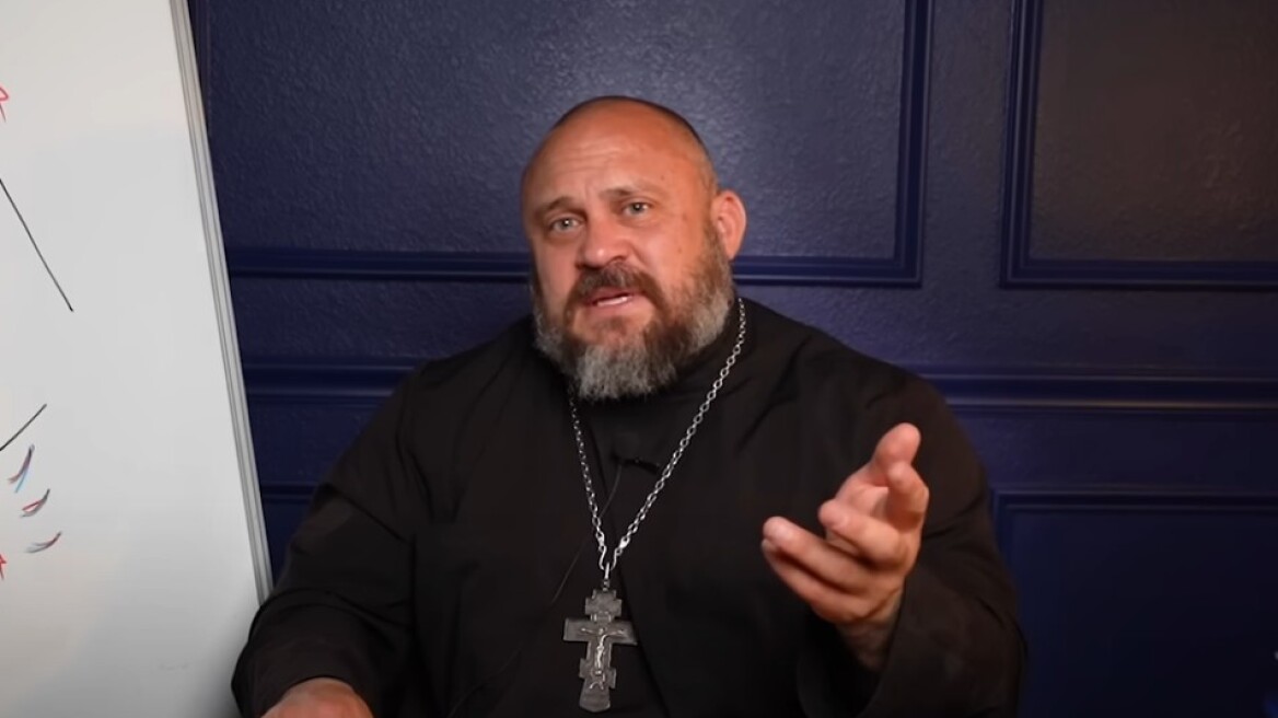 Ιερέας της Ρωσικής Ορθόδοξης Εκκλησίας στο Τέξας συμβουλεύει Αμερικάνους πώς να γίνουν «εξωφρενικά αρρενωποί»
