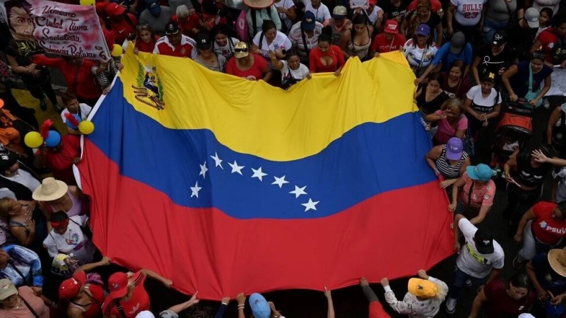 Βενεζουέλα: Κάλπες με φόντο αποχή, συλλήψεις και πετρελαϊκές διεκδικήσεις