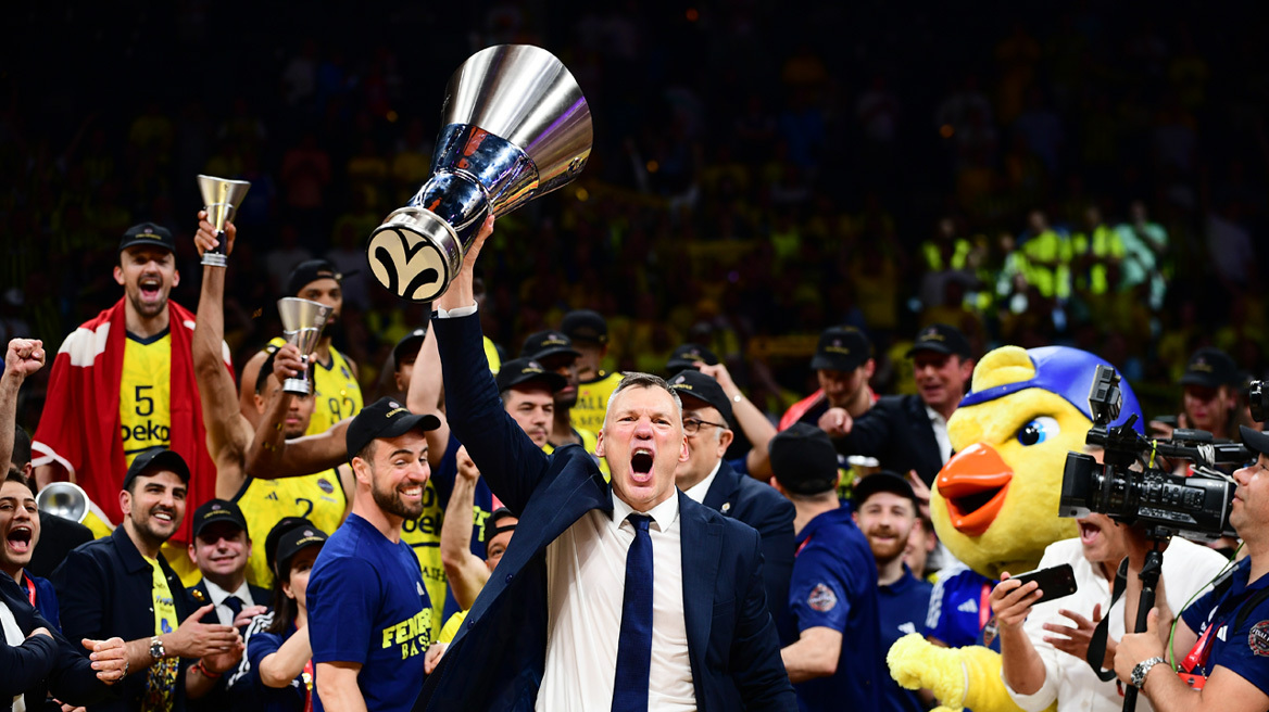 Βίντεο - Η απονομή της κούπας της Εuroleague στη Φενέρ του Γιασικεβίτσιους 