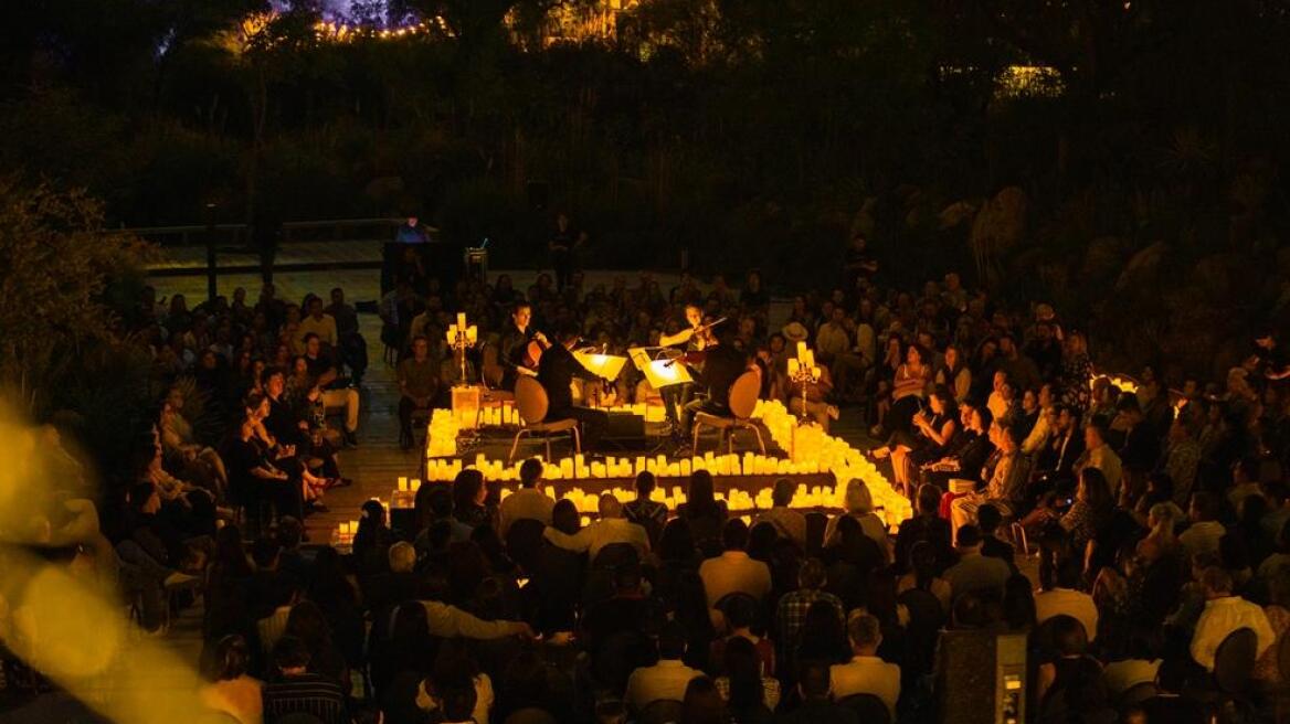 Candlelight: Το φωτεινό μουσικό φαινόμενο που κατακτά τον κόσμο