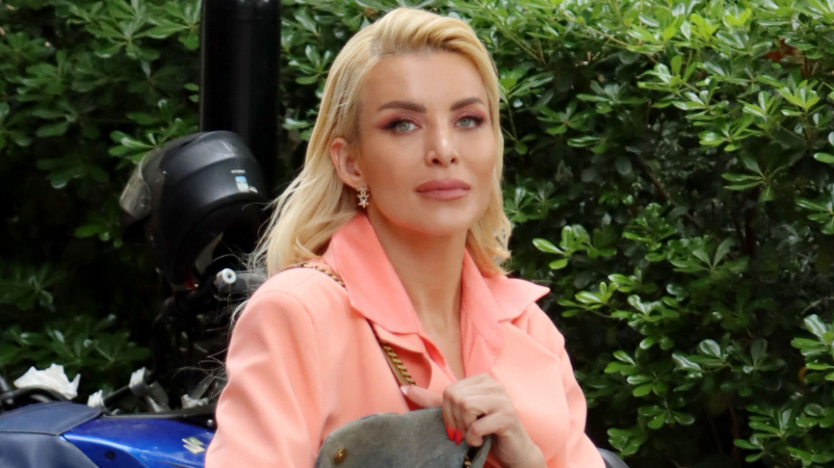 Κατερίνα Καινούργιου: Τράκαραν το αυτοκίνητό της - Το σημείωμα που της άφησαν