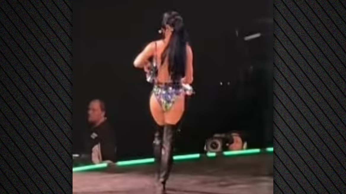 Κέιτι Πέρι: «Έσπασε» το σουτιέν της σε συναυλία στο Λας Βέγκας - «Δεν πληρώσατε αρκετά για να με δείτε γυμνή»