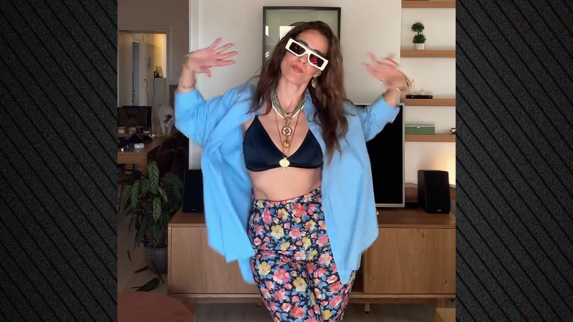 Η Νατάσσα Μποφίλιου «μεταμορφώθηκε» σε Ελένη Φουρέιρα - Δείτε το βίντεο