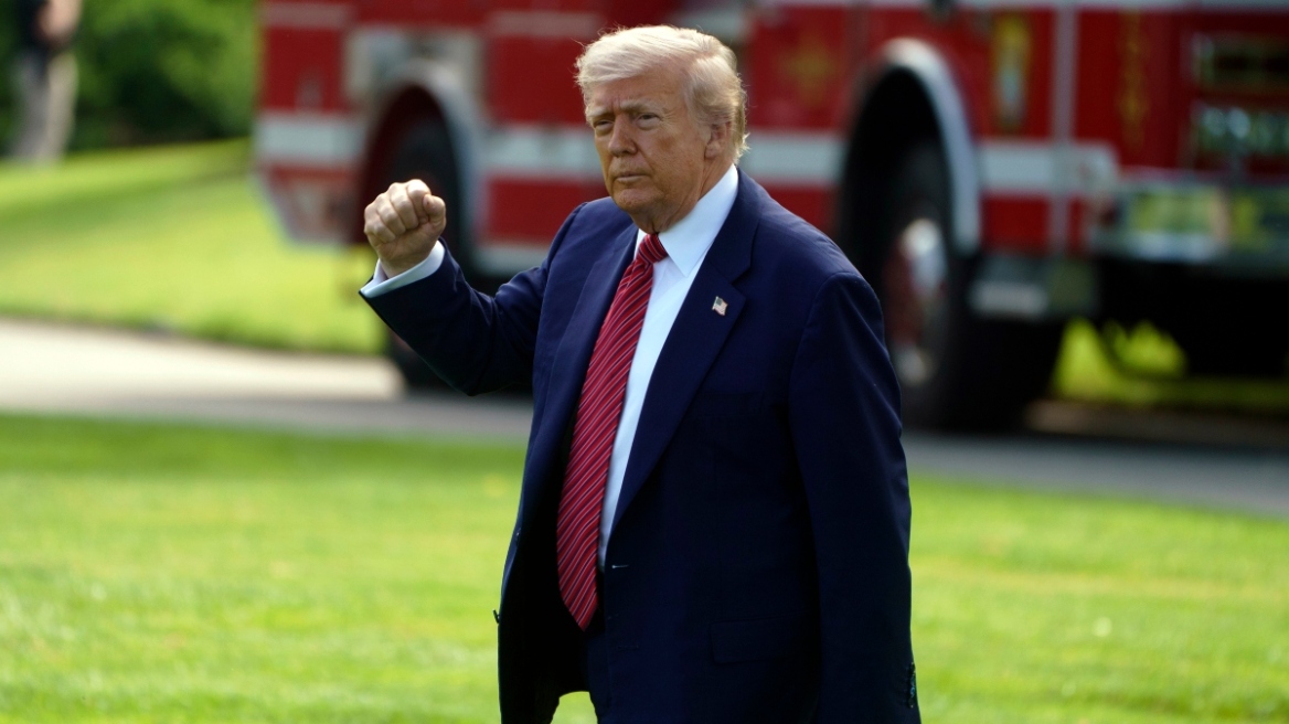 Ντόναλντ Τραμπ: Μήνυση κατά της κυβέρνησης από το δημόσιο ραδιοφωνικό δίκτυο NPR για τη μείωση της χρηματοδότησης