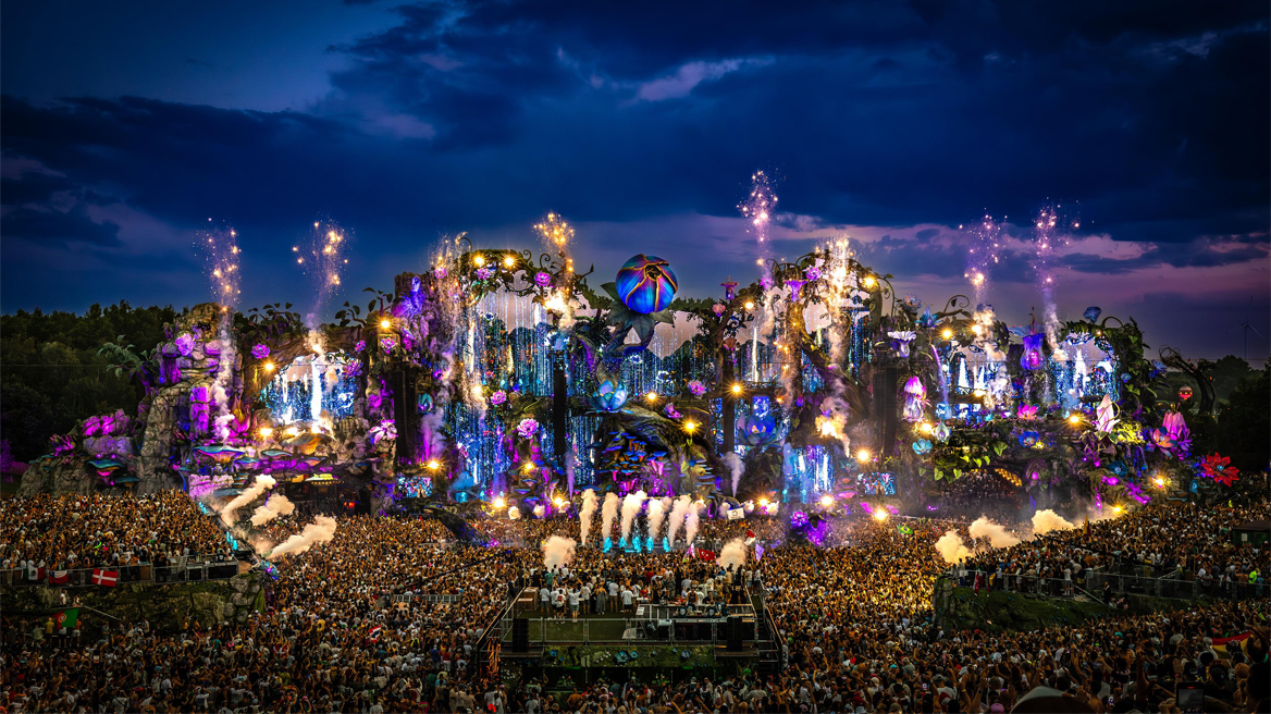 Tomorrowland 2025: Η απόλυτη glo up εμπειρία μπορεί να γίνει δική σου
