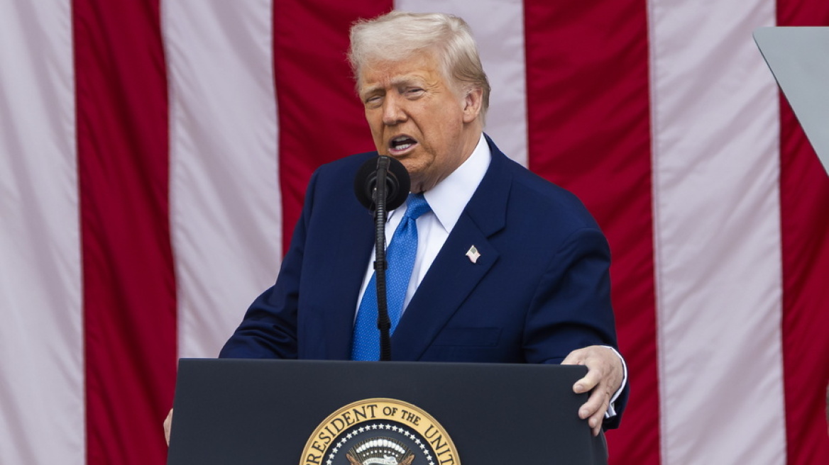 Ο Τραμπ περηφανεύεται ότι μετά τους δασμούς η Ευρώπη σηκώνει το τηλέφωνο: «Ανοίξτε το εμπόριο ή θα επιβάλλω όρους»