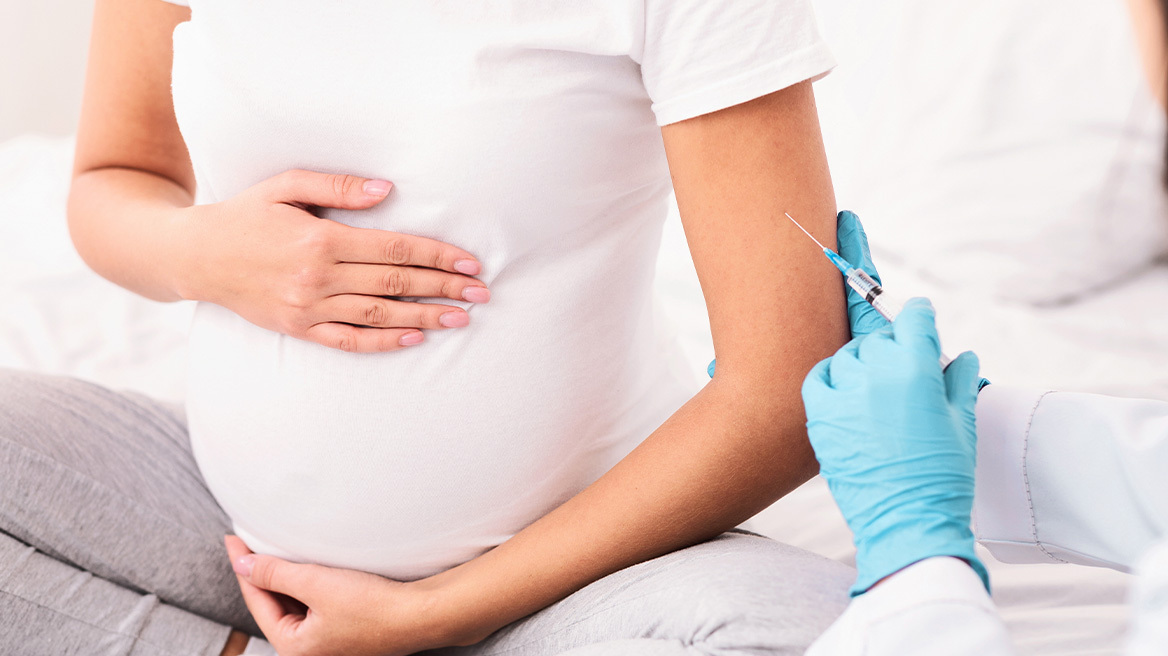 Τέλος οι συστάσεις για εμβολιασμό κατά της COVID-19 σε υγιή παιδιά και έγκυες στις ΗΠΑ