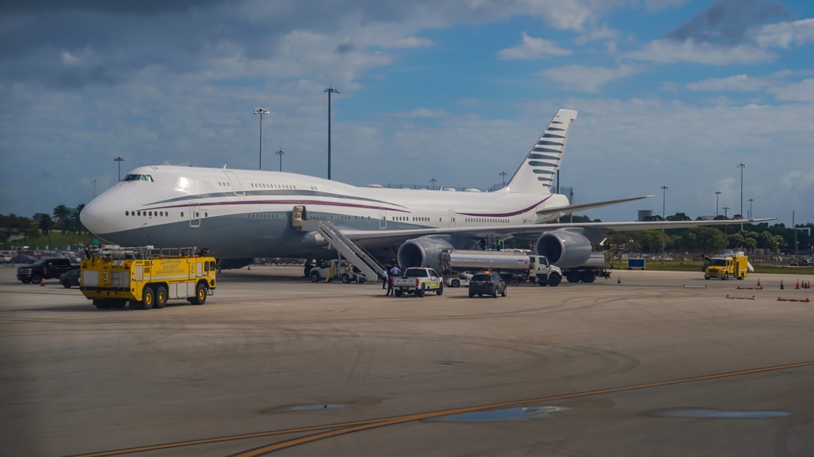Στις ΗΠΑ το πολυτελές Boeing από το Κατάρ, αλλά ο Τραμπ λέει ότι είναι... πολύ μεγάλο