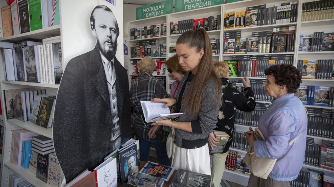 Σκοταδισμός στη Ρωσία: Βιβλιοπωλεία έλαβαν εντολή να καταστρέψουν έργα των Τζέφρι Ευγενίδη, Σλαβόι Ζίζεκ και άλλων συγγραφέων